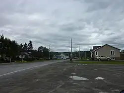 La route 234 dans le village de Sainte-Angèle-de-Mérici.