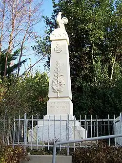 Le monument aux morts (sept. 2012).