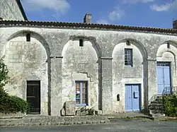 Les bâtiments du prieuré.