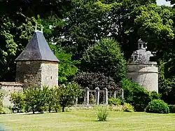 Tours du château de la Forêt.