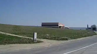 Vue extérieure de l'enceinte en avril 2011.