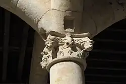 Chapiteau du premier étage