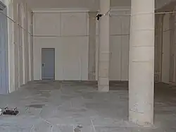 Photographie de l'intérieur de la salle.