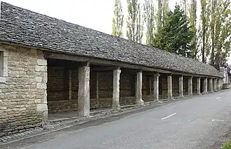 La halle de Salmaise.