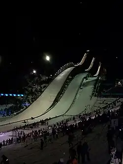 Les tremplins de Lahti lors d'une compétition nocturne en 2001