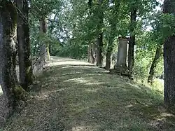 Suite du chemin de ronde.