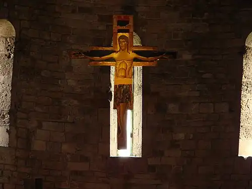 Croix peinte type Christus triumphans.