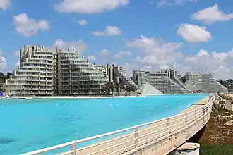 Vue de la piscine d'Algarrobo.
