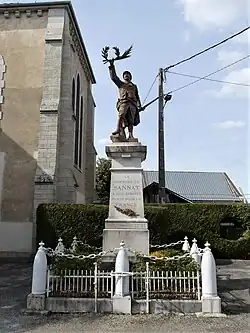 Le monument aux morts.