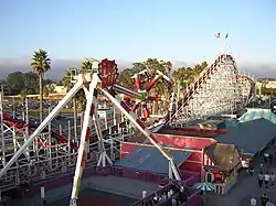 Fireball swing et Giant Dipper en second plan.