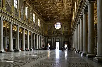 Oculus de la basilique Sainte-Marie-Majeure, Rome, Ve&nbsp;siècle (les vitraux sont plus récents).