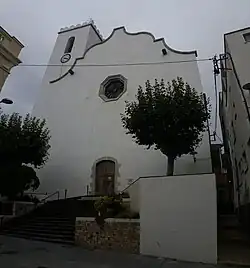 Façade avant de l'église.