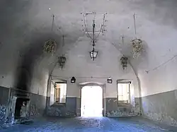 Passage public dans le palais.