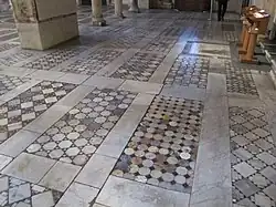 Pavement cosmatesque.