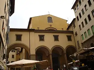 Passage devant l'église Santa Felicita.