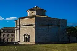 L'église octogonale.