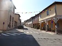 Vue rapprochée des maisons à cornières.