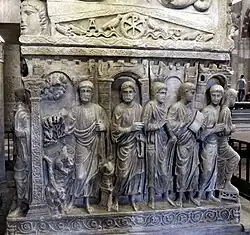 Côté du sarcophage.