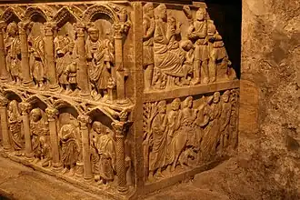 Sarcophage à deux registresFace latérale droite