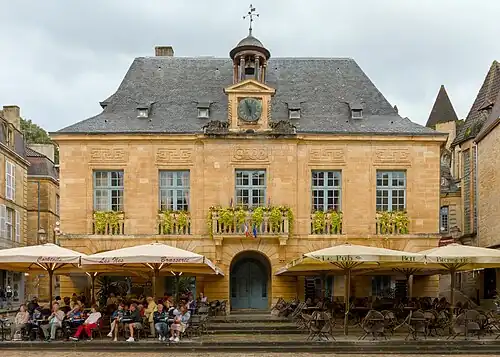 L'hôtel de ville.