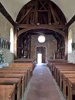 La nef de l'église depuis le chœur.