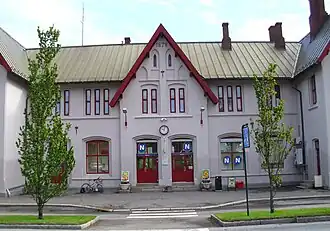 La gare vue de la rue