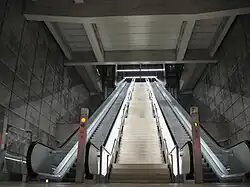 Les escalators vus depuis les quais.