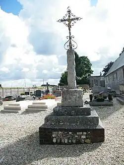 Le calvaire du cimetière.