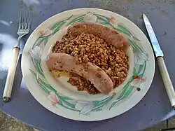 Saucisses et lentilles vertes du Puy.