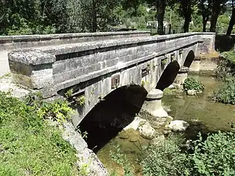 Vieux pont sur le Rognon.
