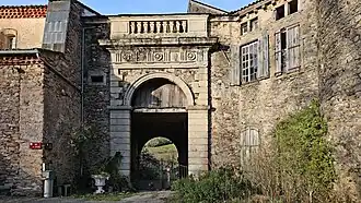 Porche d'entrée du château.