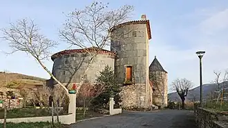Eglise et château vus de l'ouest.