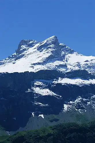 Vue des deux sommets du Schärhorn depuis le col du Klausen.