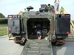 Vue de la rampe du compartiment arrière d'un CV9030CH suisse.