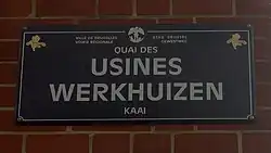 Plaque de rue « Quai des Usines ».