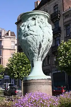 Vase des Bacchanales, Schaerbeek, avenue Louis Bertrand.