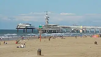 L'estacade en pilotis de bois à double pont de Schéveningue (Pays-Bas).