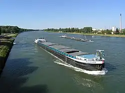 Navigare, péniche fluviale.
