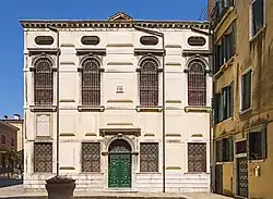 La schola Levantina - La façade
