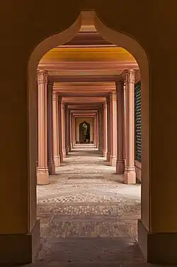 Promenade à colonnade dans le chateau de Schwetzingen.