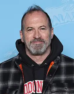 Scott Patterson interprète Luke Danes.