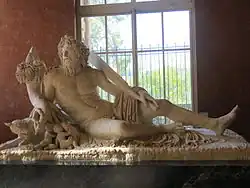 Sculpture du Tibre (fleuve romain) qui coule désormais dans les galeries romaines du Louvre