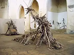 Sculpture collective Exposition À Flots perdus en mars 2008 (Arles) (France).