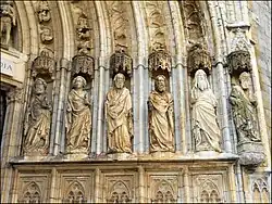 Sculptures du tympan.