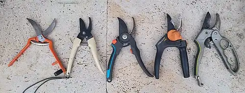 Sécateurs adaptés à des tailles et des duretés de bois différentes