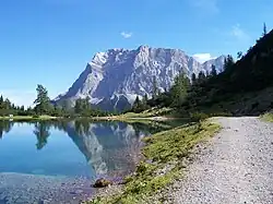 Le lac de Seebensee et le Wetterstein.