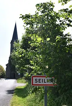 Entrée de la commune près de l'église.