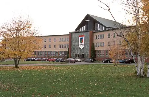 Séminaire de Chicoutimi sur la rue Chabanel lors des fêtes du 125e&nbsp;anniversaire en 1998.
