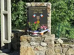 Le monument aux morts.