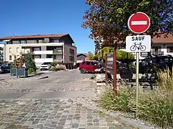 Panneau B1 et panonceau M9v2.